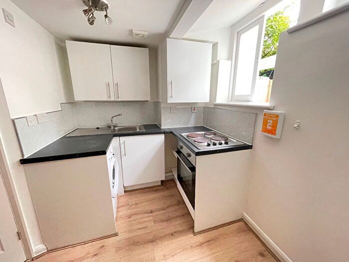 Studio To Rent In Colney Hatch Lane, London, N10