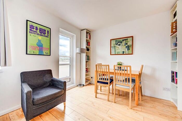2 Bedroom Flat To Rent In Grummant Road, London, Uk, London, SE15