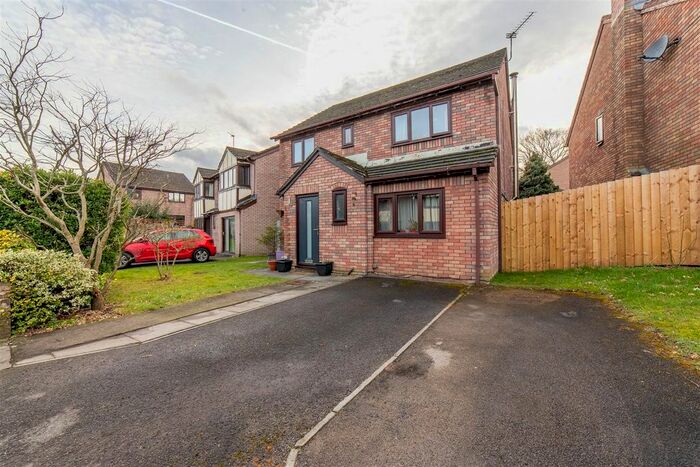 4 Bedroom Detached House For Sale In Meadow Way, Penperlleni, Pontypool, NP4