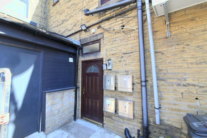 1 Bedroom Flat To Rent In Cooperative Buildings, Bailiff Bridge, Brighouse, HD6