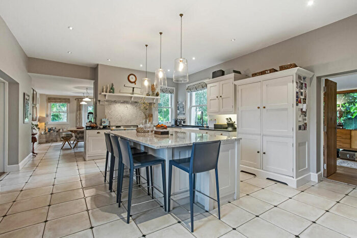 5 Bedroom Detached House For Sale In Beenhams Heath, Reading, RG10