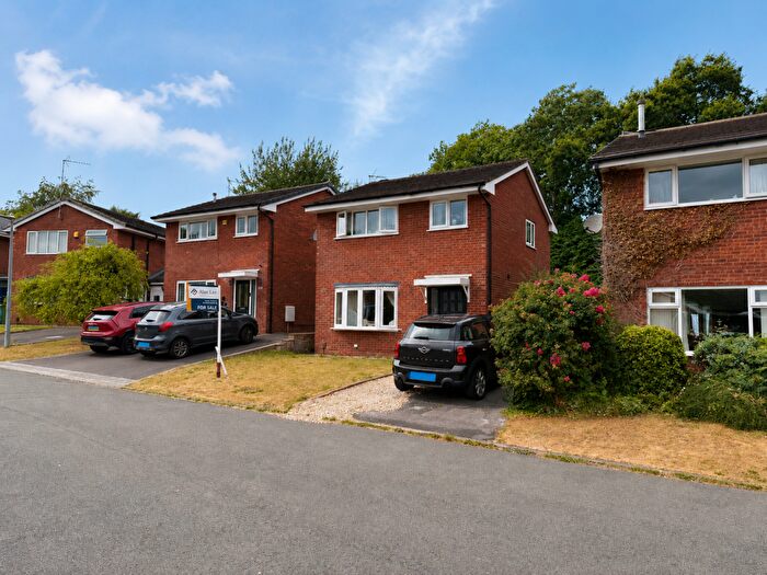 3 Bedroom Detached House For Sale In Brookhouse Close, Macclesfield, SK10