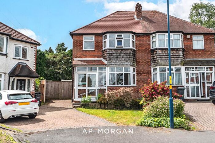 3 Bedroom Semi Detached House For Sale In Chepstow Grove, Rednal, Birmingham, West Midlands, B45