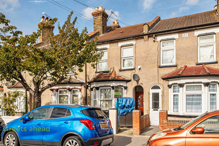 3 Bedroom Terraced House For Sale In Frant Road, Thornton Heath, CR7