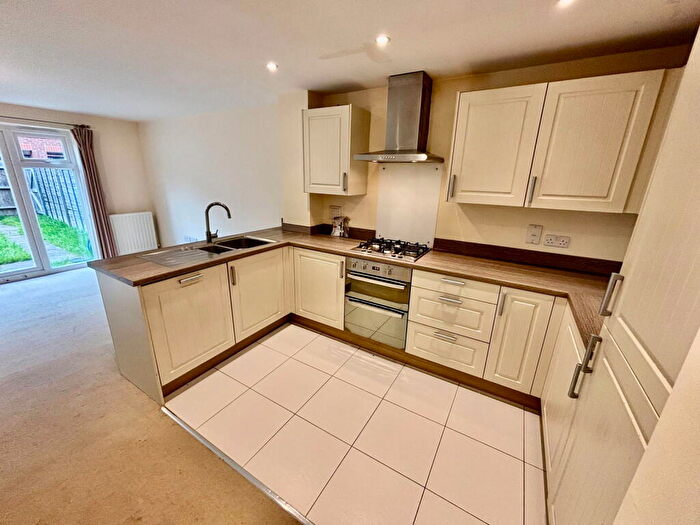 4 Bedroom Town House To Rent In Weavers Close, Eastbourne, BN21