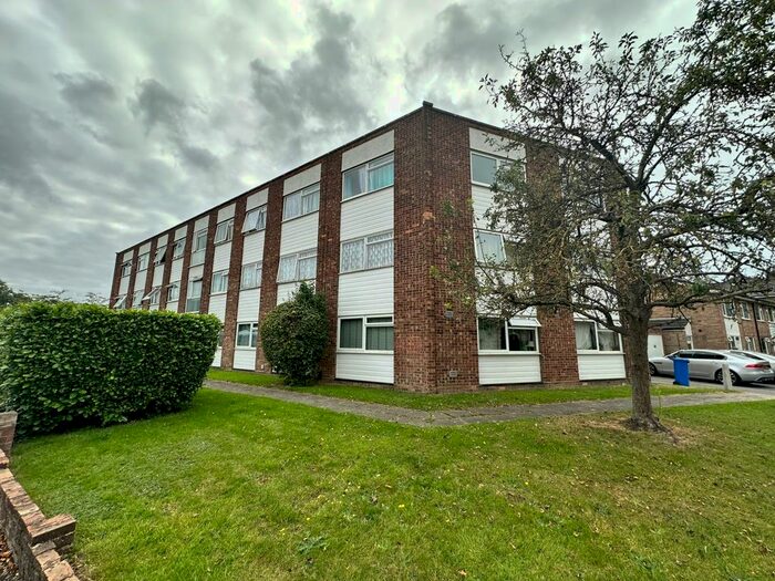 1 Bedroom Flat To Rent In Gresham Road, Staines, Middlesex, TW18