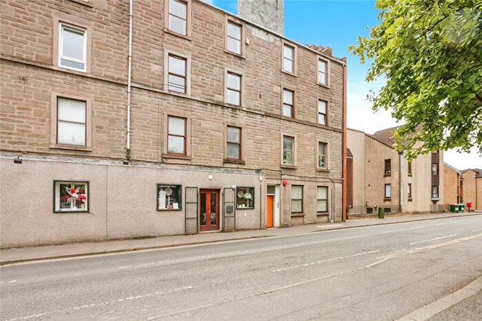 2 Bedroom Flat To Rent In Victoria Street, Dundee, Angus, DD4