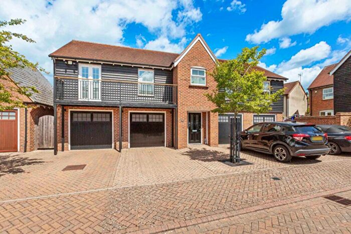 2 Bedroom Flat For Sale In St. Dunstans Close, Monks Risborough, HP27