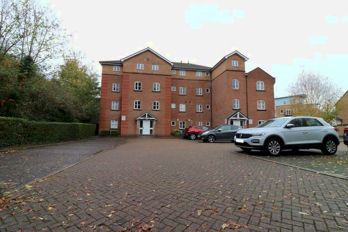 2 Bedroom Flat To Rent In Creance Court, Off Seymour Street, Chelmsford, CM2