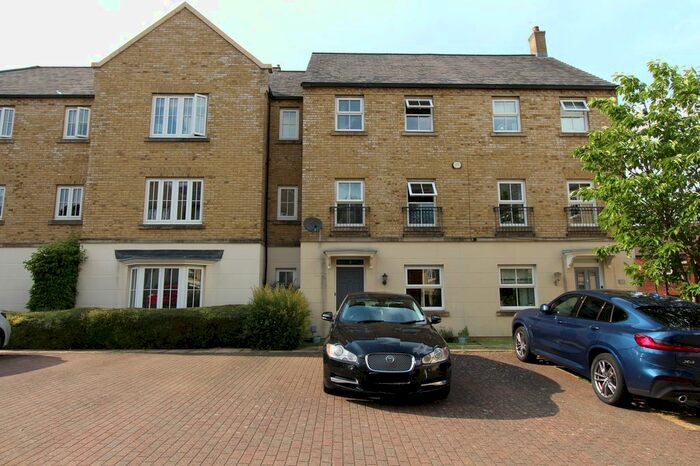 5 Bedroom Town House To Rent In Ripley Close, Kingsmead, Milton Keynes, MK4