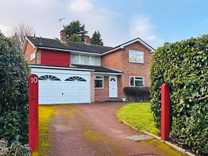4 Bedroom Detached House For Sale In Hall Lane, Shenfield, Brentwood, CM15