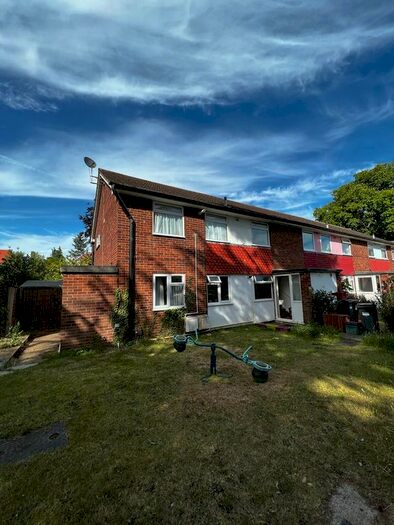 2 Bedroom Flat To Rent In Ravenswood Gardens, Isleworth, TW7