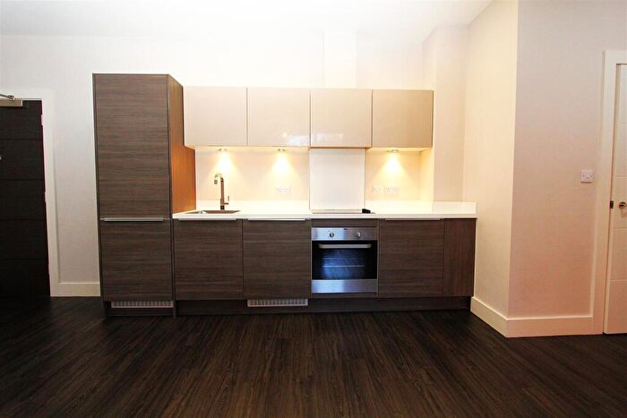2 Bedroom Flat To Rent In Dawsons Square, Pudsey, LS28