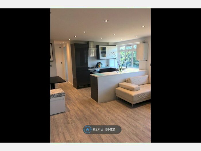 2 Bedroom Flat To Rent In Pinehurst, Cambridge, CB3