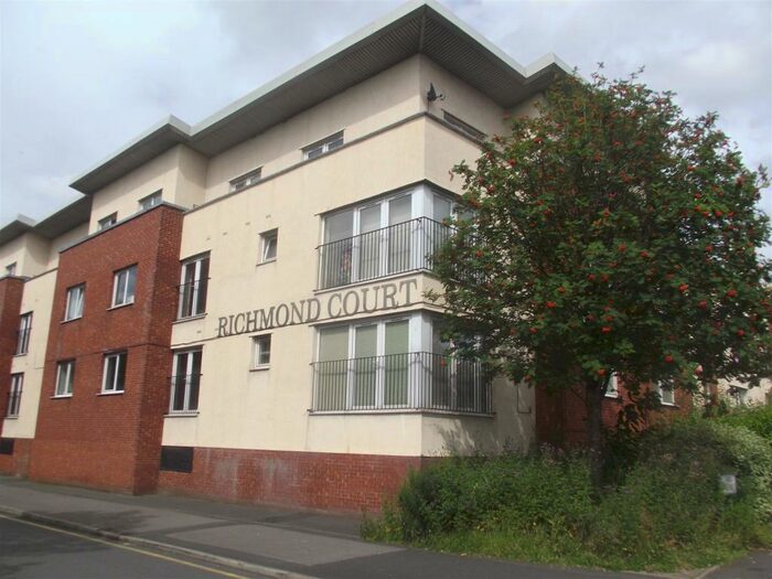 2 Bedroom Apartment To Rent In Richmond Court, Salford, M3