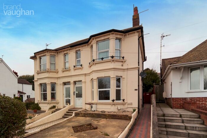 3 Bedroom Flat To Rent In Old Shoreham Road, Portslade, East Sussex, BN41