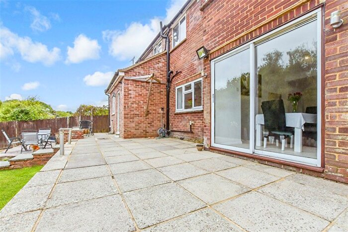 4 Bedroom Detached House For Sale In Heather Drive, St Michaels, Tenterden, Kent, TN30