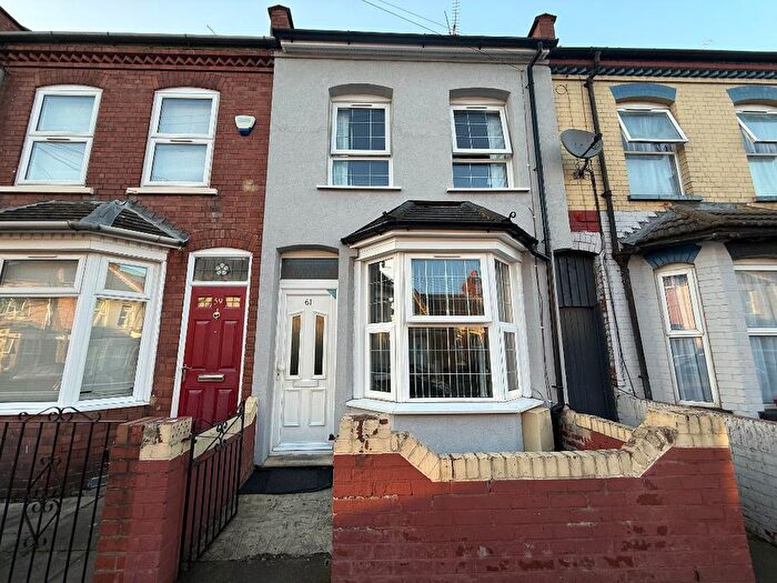 2 Bedroom Terraced House For Sale In Dane Road, Biscot Mill, Luton, Bedfordshire, LU3