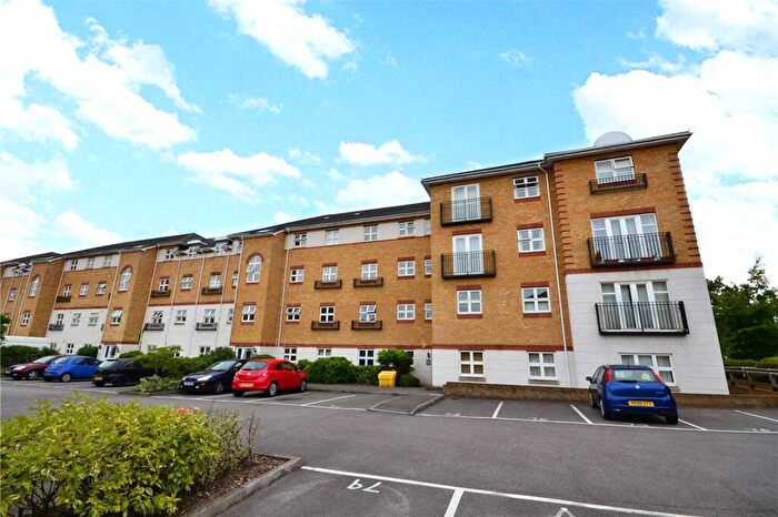 2 Bedroom Apartment For Sale In Ogden Park, Broad Lane, Bracknell, Berkshire, RG12