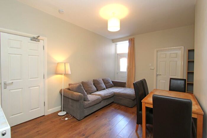 3 Bedroom Flat To Rent In Myrtle Grove, Jesmond, Newcastle, NE2