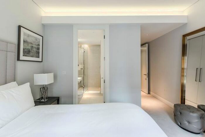 2 Bedroom Flat To Rent In Green Street, Mayfair, London, W1K