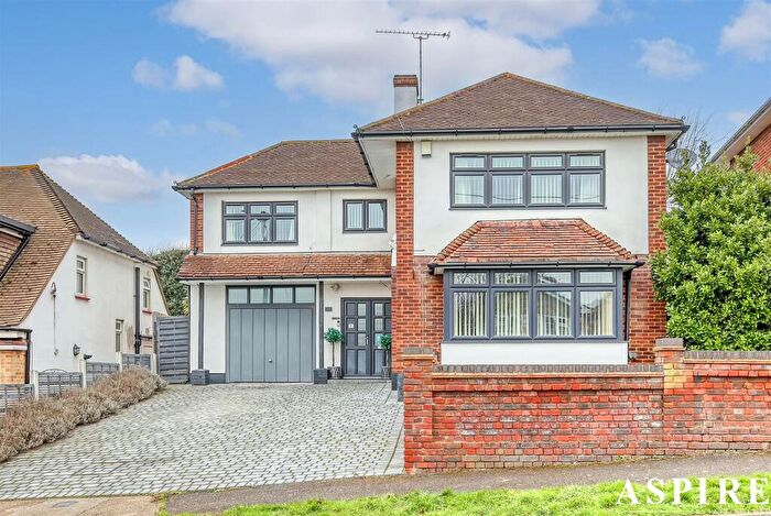 4 Bedroom Detached House To Rent In Benfleet Close To Station, SS7