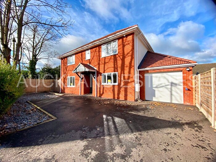 4 Bedroom Detached House To Rent In Park Avenue, Potters Bar, EN6