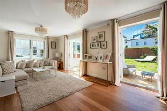 3 Bedroom Semi-Detached House To Rent In Fielding Lane, Bromley, BR2