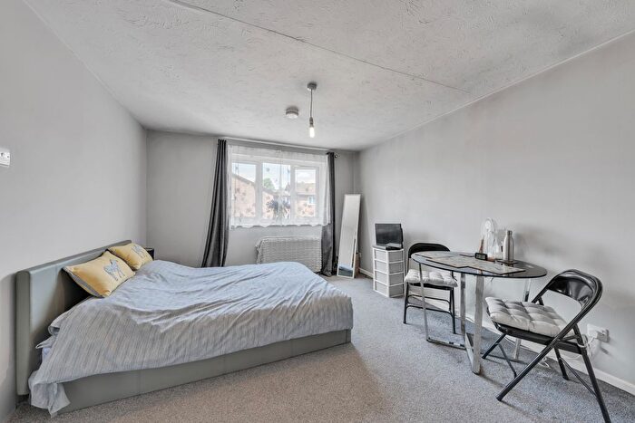 Studio To Rent In Laburnum Close, Friern Barnet, N11
