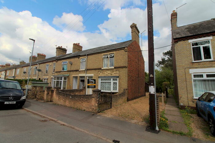 4 Bedroom Semi-Detached House To Rent In New Road, Woodston, Peterborough, PE2