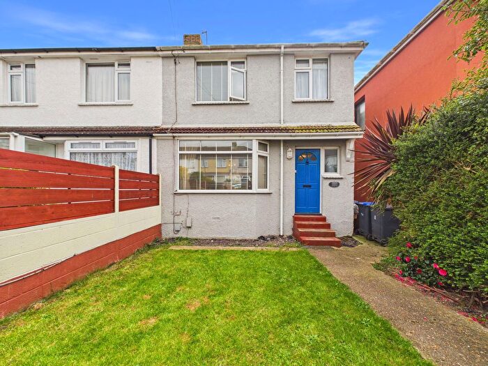 3 Bedroom End Of Terrace House For Sale In Monks Close, Lancing, BN15