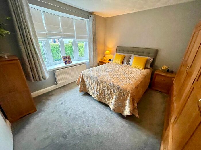 3 Bedroom Detached Bungalow For Sale In Mayfield Road, Luton, Bedfordshire, LU2