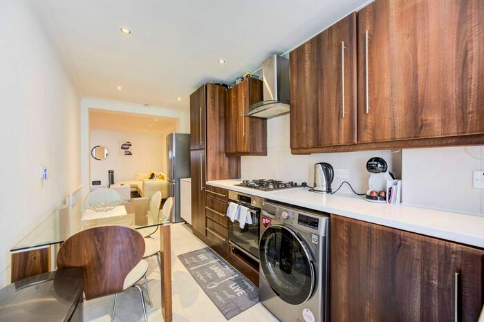 2 Bedroom Flat To Rent In Harwood Road, Fulham, London, SW6