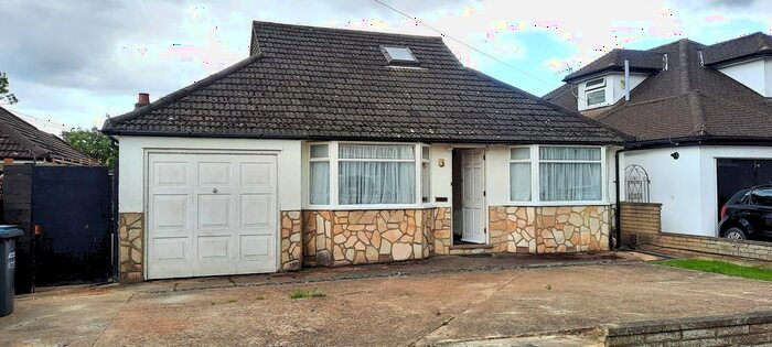 4 Bedroom Detached House To Rent In Greenfield Av, Watford, WD19