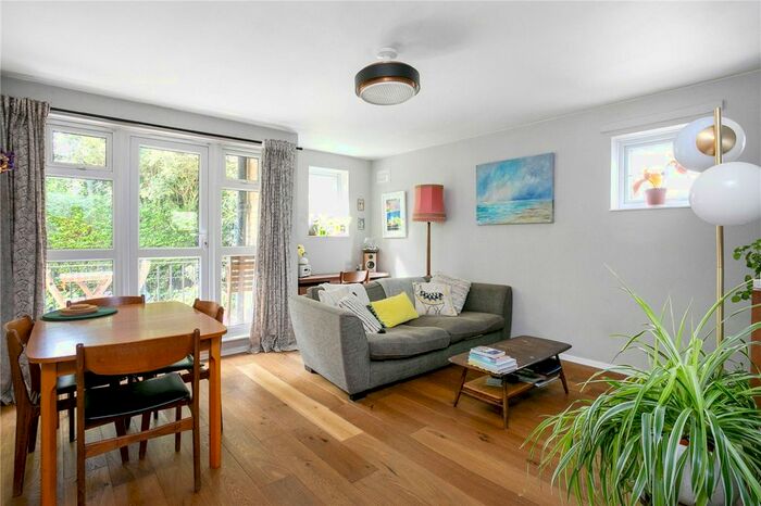 3 Bedroom Flat To Rent In Linscott Road, London, E5