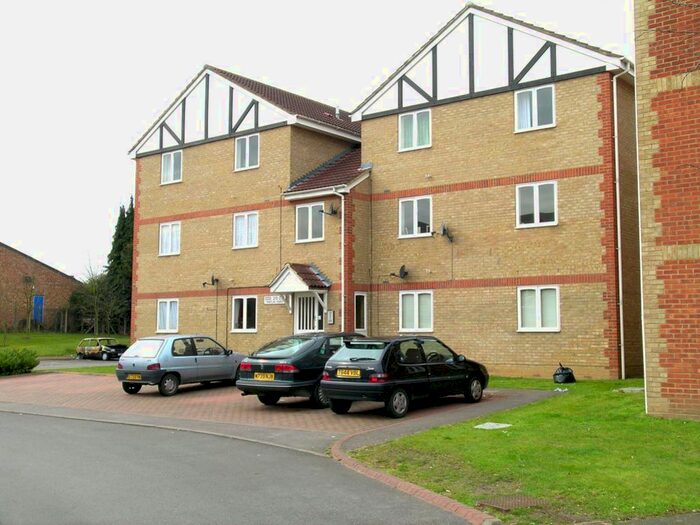 2 Bedroom Flat To Rent In Maplin Park, Langley, Slough SL3