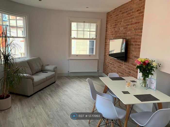 1 Bedroom Flat To Rent In Market Street, Stourbridge, DY8