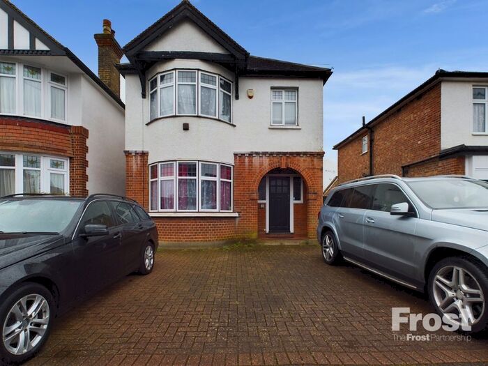 3 Bedroom Detached House To Rent In Park Avenue, Staines-Upon-Thames, Middlesex, TW18