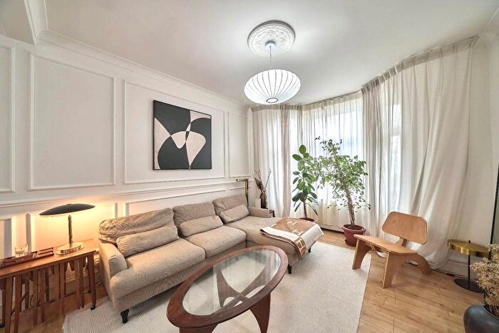 5 Bedroom Terraced House For Sale In Dunedin Road, London, London, E10