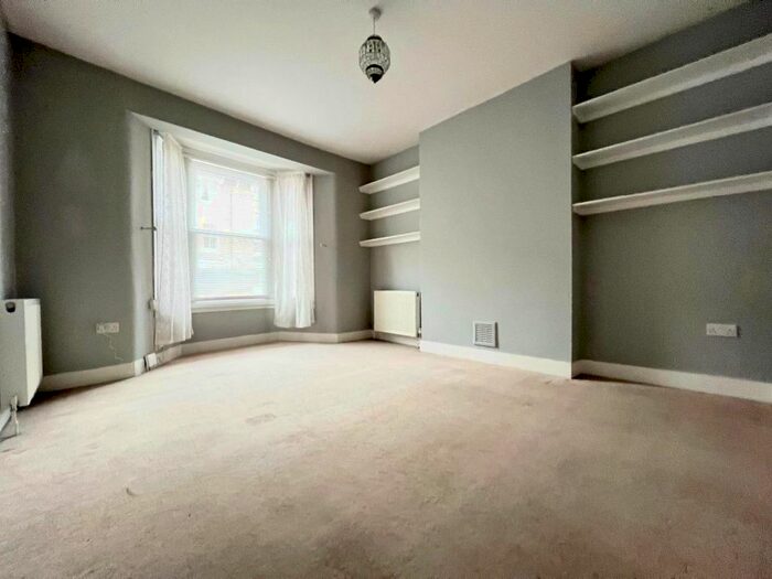 2 Bedroom Flat To Rent In Jocelyn Road, Richmond, TW9