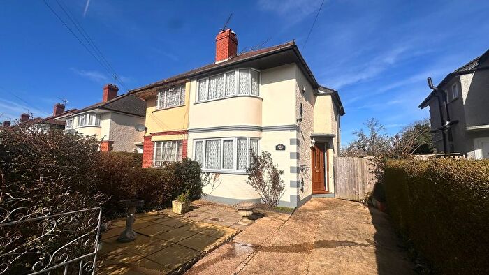 2 Bedroom Semi Detached House For Sale In Kingston Avenue, Feltham, TW14