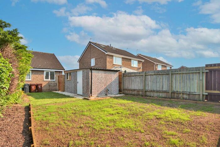 2 Bedroom Semi-Detached Bungalow For Sale In Greylees Avenue, Hull, HU6