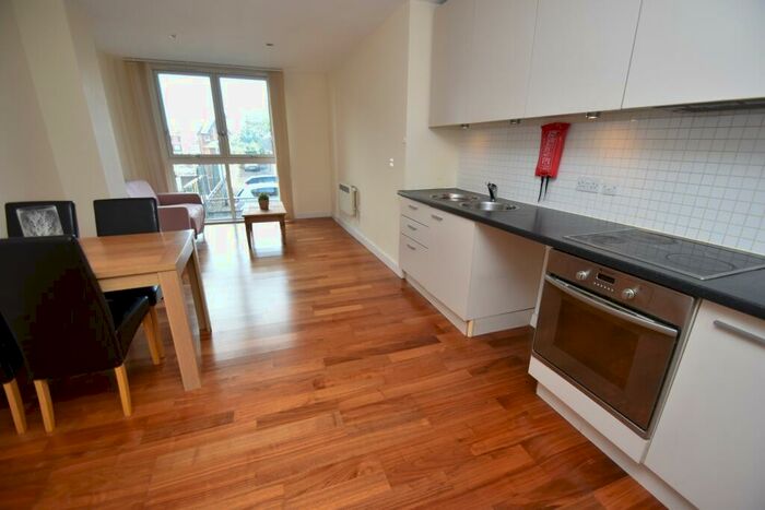 1 Bedroom Flat To Rent In Admiral House, - Newport Road, Cardiff, CF24