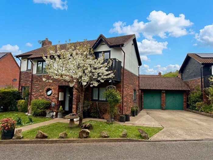 4 Bedroom Detached House For Sale In Wedgwood Avenue, Blakelands, MK14