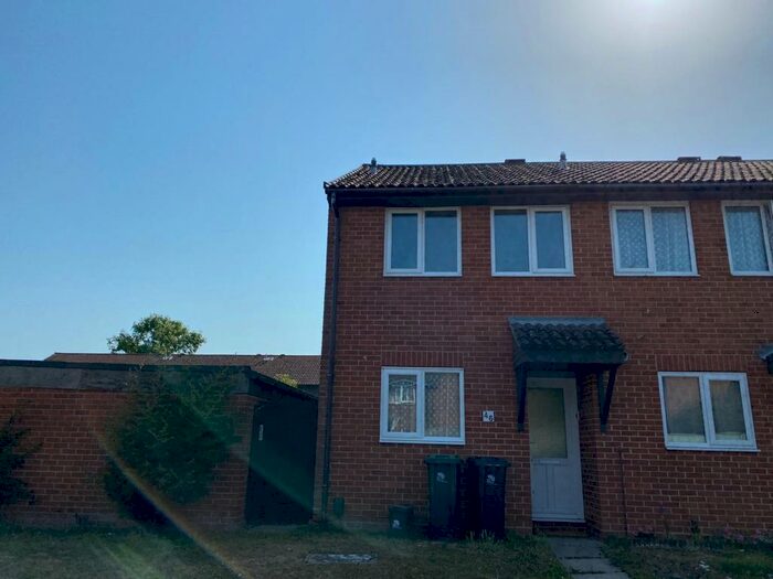 2 Bedroom House To Rent In Rodney Drive, Christchurch, BH23