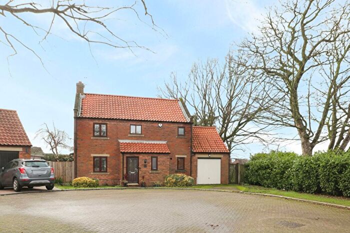 3 Bedroom Detached House For Sale In Grove Farm Close, Brimington, S43