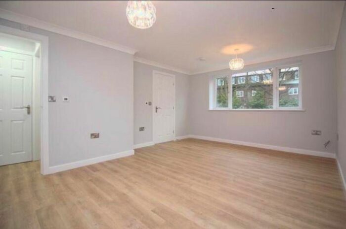 2 Bedroom Flat To Rent In Kellbrook Crescent, Salford, M7