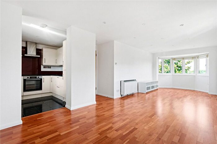 3 Bedroom Flat To Rent In Riverside Close, London, E5