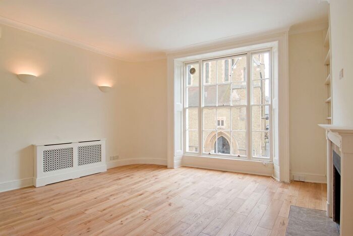 3 Bedroom Maisonette To Rent In Cadogan Street, Chelsea, London, SW3