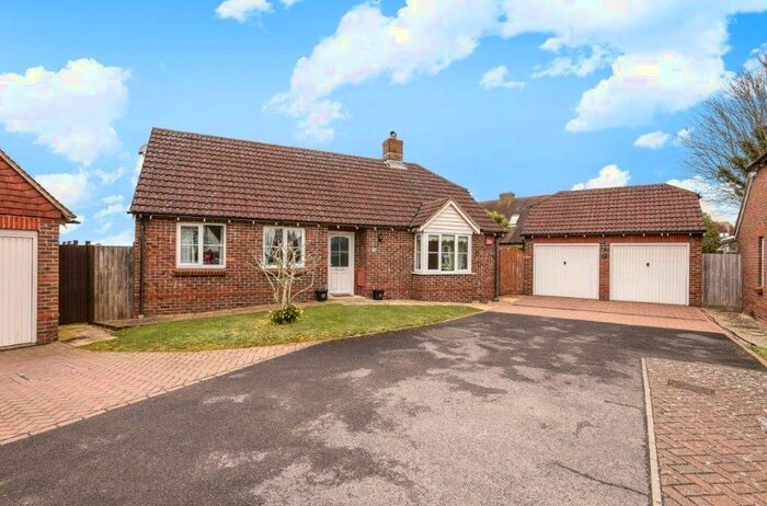 3 Bedroom Detached Bungalow To Rent In Abbotts Close, Boxgrove, Chichester, PO18